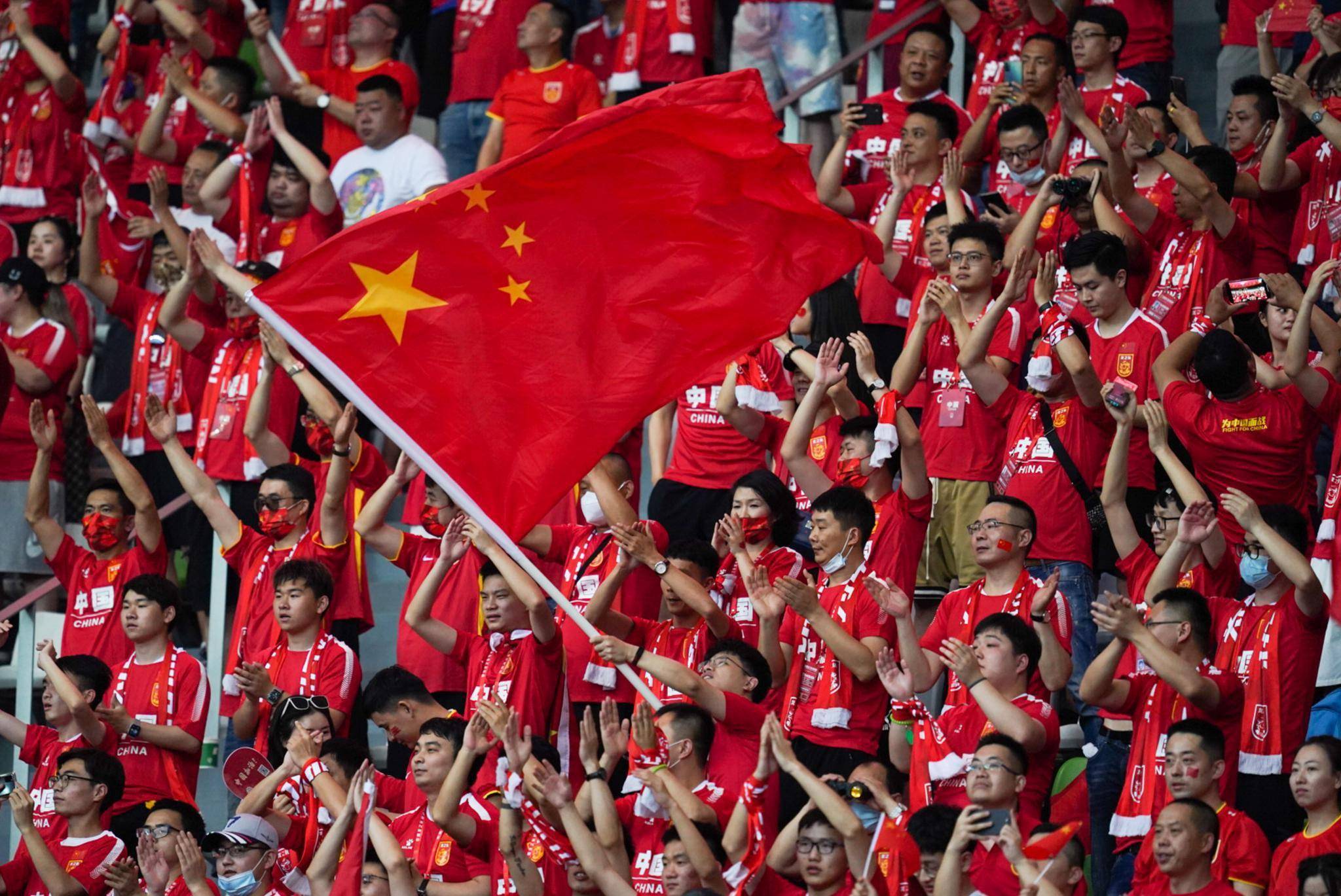 包含国际足球赛事中中国国家队实现历史性突破的词条
