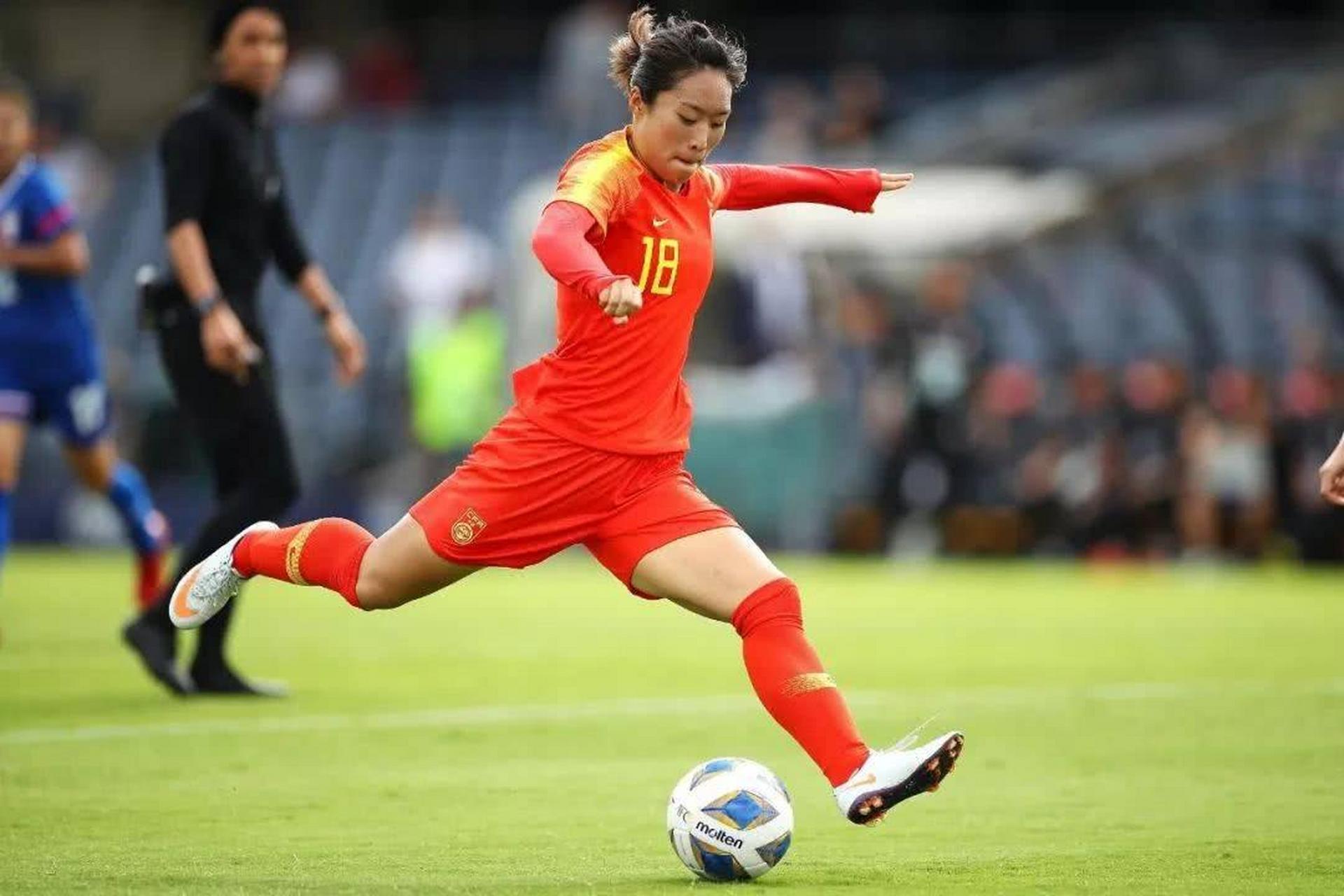 联赛首秀：女足新晋选手踢出风采的简单介绍